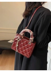 The New Fashion Classic Pu Waterproof Fabric Was Quilted And Embroidered With Diamond Shape Design With Small Fragrance And Ladies Style Metal Pattern Decoration Design And The Double Handle Portable