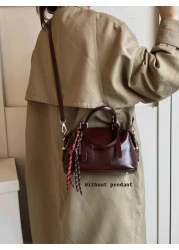 الحقيبة اليدوية الجلدية الحديثة مناسبة للتنقل اليومي والعمل، ذات طراز أكاديمي بلون أحمر ، بسيطة وأنيقة