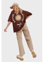 Trend Alaçatı Stili Women's Brown Crew Neck Printed Oversize Unisex T-Shirt ALC-X9577