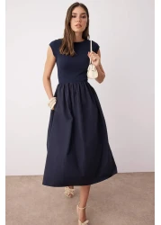  Collection فستان منسوج من القطن المقاوم للماء باللون الأزرق الداكن مع جزء سفلي واسع من القطن المقاوم للماء TWOSS25EL00873