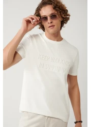 Avva تي شيرت رجالي أبيض برقبة دائرية مطبوع عليه انترلوك A41y1006