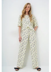 Trend Alaçatı Stili طقم بيجامة من القطن برقبة دائرية وطبعة زهور من زبدة صفار البيض PJM-X13905