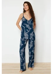  Collection طقم بيجامة منسوجة من الفسكوز بحزام حبل منقوش باللون الأزرق الداكن THMSS24PT00127