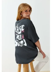  Collection Anthracite Front and Back Printed Oversize/Wide Fit Crew Neck Knitted T-Shirt TWOSS24TS00119