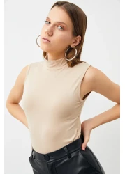 Bipantolon جسم نسائي كريمي بدون أكمام