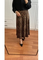 TEKSTİLCİ تنورة من الساتان الحريري بنقشة الفهد