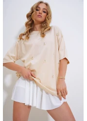 Trend Alaçatı Stili Women's Beige Crew Neck Oversize Pearl and Stone Embroidered T-Shirt ALC-X11964