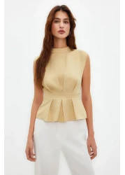  Collection Beige Crew Neck Sleeveless Woven Blouse TWOAW23BZ00559