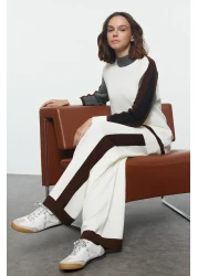  Modest Stand Collar White Knitwear Set - Tctaw25Us00030