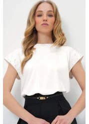 Trend Alaçatı Stili Women's White Crew Neck Pearl Fastener Sleeveless Sandy Blouse Alc-X13522