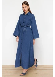  Collection فستان قميص طويل من قماش الدنيم باللون الأزرق الداكن مع حزام TWOSS24EL00923