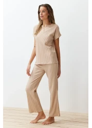  Collection طقم بيجامة محبوكة بياقة مضلعة باللون البيج THMSS24PT00234