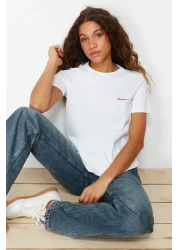  Collection تي شيرت أبيض 100% قطن مطرز بشعار عادي محبوك TWOSS24TS00097