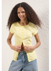  Collection Light Yellow Buttoned Fitted/Close-Fitting Knitted Blouse Twoss25Bz00281