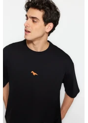  Collection تي شيرت قطني أسود كبير الحجم مع تطريز ديناصور - TMNSS23TS00243