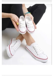 ebulduk حذاء رياضي للجنسين باللون الأبيض للأطفال والكبار