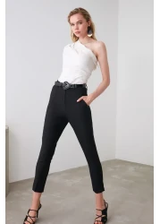  Collection بنطال أسود أساسي من القماش المنسوج بأرجل ضيقة TWOSS19ST0038