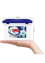 أومو 3 في 1 كبسولات سائل غسيل منظف إزالة البقع برائحة الأوكاليبتوس، 15 كبسولة حزمة من 2