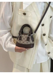 حقيبة يد صغيرة ، لون داخلي منقوش بشكل معين بأسلوب عتيق بشكل صدفة فينتاج