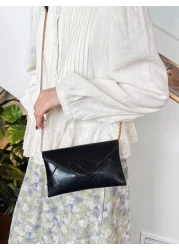 حقيبة مخططة ظرف صلابة بلون سادة بو بنمط ظرف  وهي حقيبة يد جميلة للحفلات الملونة في ألوان زاهية، تأتي بحزام كتف