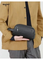 saroxi حقيبة كتف سوداء كبيرة السعة للرجال، حقيبة رسول مع نقوش مانعة للخدش ومقاومة للتلف، مناسبة للتنقل، بتصميم ب