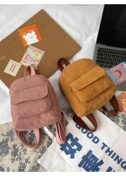 حقيبة ظهر صغيرة بلون أحادي عصرية وعتيقة مناسبة للتسوق واللعب والسفر مناسبة للذكور والإناث. زيبر وحزام كتف قاب