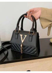 حقيبة رسول أنيقة وعصرية قطعة واحدة ، حقيبة رسول عصرية ، شرابة بحرف ، حقيبة كتف مربعة صغيرة عصرية ، مصنوعة من ما