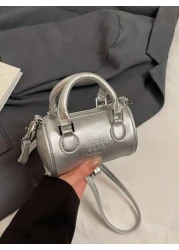 حقيبة كتف صغيرة مطبوع عليها حروف للبنات