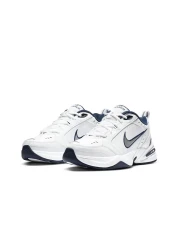 Nike حذاء رياضي أبيض من Air Monarch Iv.