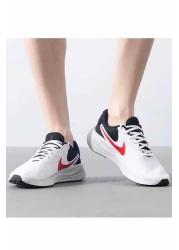 Nike حذاء الجري الأبيض للرجال من Revolution 7