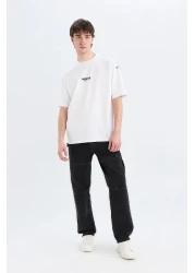 Defacto تي شيرت قطن 100% كبير الحجم بقصة واسعة وياقة دائرية وطباعة خلفية وأكمام قصيرة D5600ax25sp