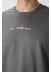 Air Jones تي شيرت رجالي مطبوع ذو سطح سميك من القطن باللون الرمادي الداكن - 88364