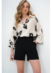 Trend Alaçatı Stili قميص نسائي منسوج بنمط أوراق الشجر باللون الأسود والبيج ALC-X13785