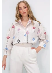 Trend Alaçatı Stili قميص نسائي منسوج من الكتان بطبعة زهور باللون البيج والأرجواني ALC-X10398