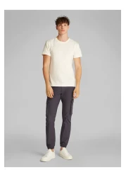 Calvin Klein تي شيرت رجالي أبيض منقوش بشعار واحد