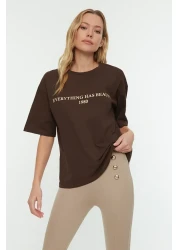  Collection تي شيرت محبوك بني 100٪ قطن مطبوع عليه شعار مريح / واسع ومريح TWOSS19GH0034