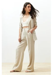  Collection بنطال منسوج من القطن والكتان بأرجل واسعة ومضلع باللون البيج TWOSS24PL00062
