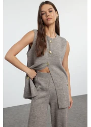  Collection طقم ملابس محبوكة بأزرار واسعة ومفصلة من المنك TWOAW25AU00084