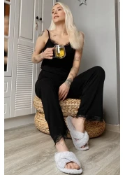 Pijamaevi طقم بيجامة محبوكة بحبل من الدانتيل باللون الأسود للسيدات