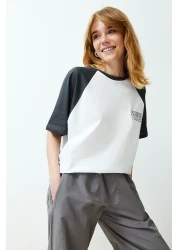  Collection تي شيرت أبيض 100% قطن محبوك بشعار مريح/مريح TWOSS24TS00134