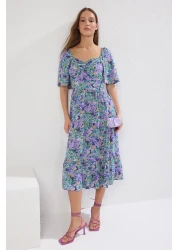  Collection فستان منسوج متوسط الطول بطبعة زهور وأكمام بالون على شكل حرف A باللون الأرجواني TWOSS20EL2323