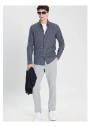 Altınyıldız Classics قميص رجالي من Six Stars Classics باللونين الأزرق الداكن والرمادي - طية صدر السترة بأزرار، مقاس مريح ACE 202510055