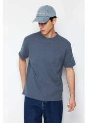  Collection تي شيرت وافل واسع القطع منقوش باللون النيلي - جيب وملصق، كم قصير TMNSS23TS00077