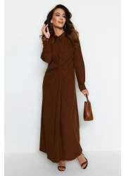  Modest فستان منسوج بعقدة أمامية وسحاب باللون البني TCTSS23EB00137