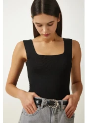 Happiness İstanbul بلوزة تريكو نسائية بياقة مربعة وشيالات عريضة حزمة من قطعتين باللونين الأبيض والأسود US00822