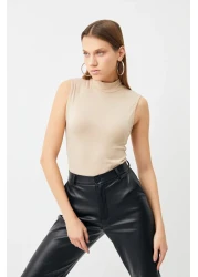 Bipantolon جسم نسائي كريمي بدون أكمام