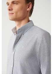 Avva قميص رجالي من القطن ذو الياقة السوداء سهل الكي A32y2089