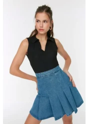  Collection بلوزة محبوكة قابلة للتمدد برقبة بولو سوداء اللون TWOSS22BZ0335