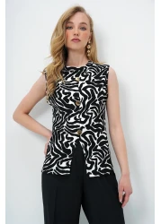 Trend Alaçatı Stili بلوزة نسائية باللون الأسود والأبيض بياقة دائرية وأزرار ذهبية من Ottoban Alc-X13729