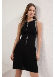  Collection فستان أسود مزين باللؤلؤ الصغير TWOSS25EL00311